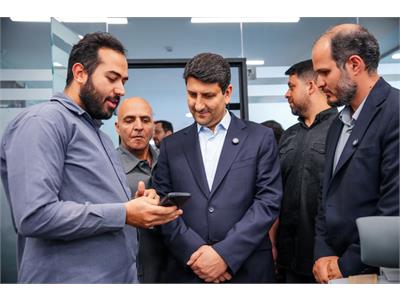 بازدید وزیر ارتباطات از «کارستان هنرستان»